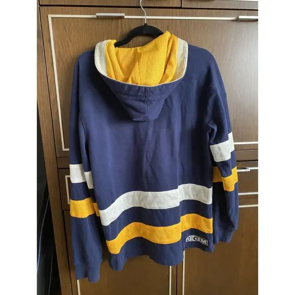 Women's NHL Predators sweatshirt/hoodie Size medium - Picture 2 of 4